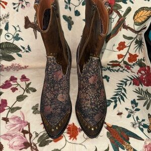 L'ATISTE Floral Ankle Boots in Brown and Black